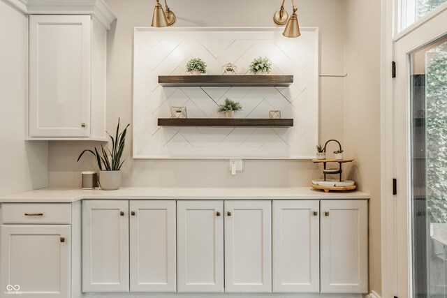 5254 N Park Ave, Indianapolis, IN 46220 - bar area featuring tasteful backsplash
