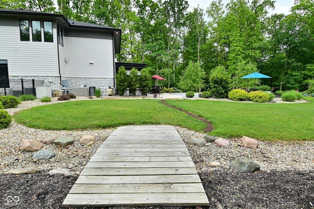 7070 Dean Rd, Indianapolis, IN 46220 - view of yard