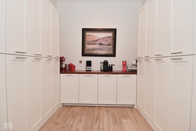 7070 Dean Rd, Indianapolis, IN 46220 - hall featuring light wood-type flooring