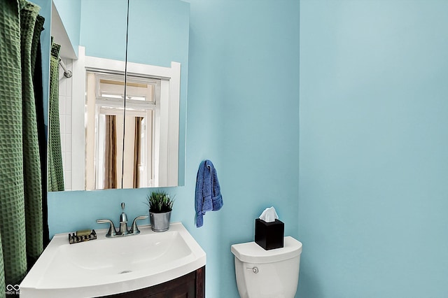 514 Dorman St, Indianapolis, IN 46202 - full bath featuring toilet, vanity, and a shower with shower curtain