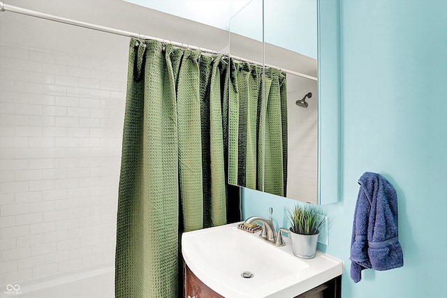 514 Dorman St, Indianapolis, IN 46202 - full bath featuring vanity and shower / bath combination with curtain
