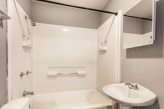 4409 N College Ave, Indianapolis, IN 46205 - full bathroom featuring  shower combination, toilet, and a sink