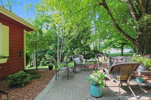 1712 S Flatrock River Rd, Rushville, IN 46173 - view of patio