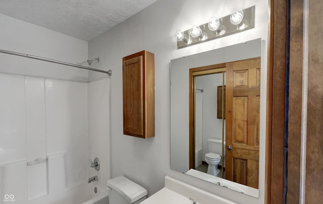 4825 May Ridge Ln, Indianapolis, IN 46254 - bathroom featuring toilet, a textured ceiling, and shower / bath combination