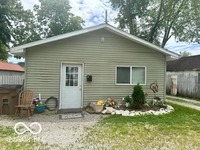 162 N Gladstone Ave, Columbus, IN 47201 - rear view of house with a yard