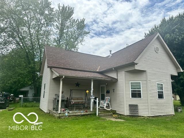 162 N Gladstone Ave, Columbus, IN 47201 - rear view of property with a yard