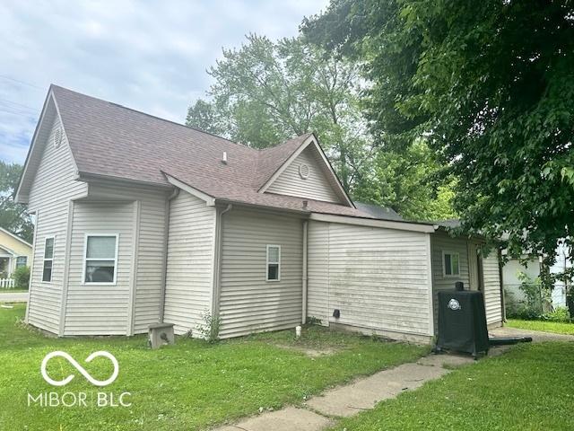 162 N Gladstone Ave, Columbus, IN 47201 - view of side of home with a yard and roof with shingles