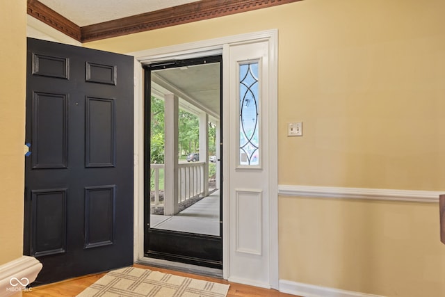 8934 Pinyon Ct, Indianapolis, IN 46260 - foyer entrance featuring wood finished floors and baseboards