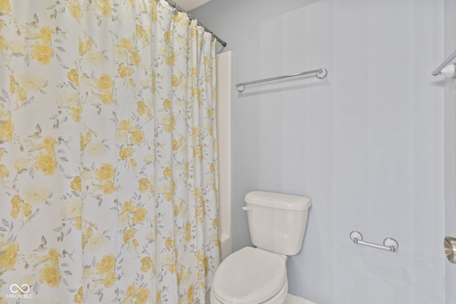 8934 Pinyon Ct, Indianapolis, IN 46260 - full bathroom with a shower with curtain and toilet