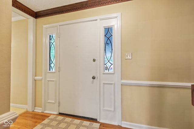 8934 Pinyon Ct, Indianapolis, IN 46260 - foyer entrance with wood finished floors and baseboards