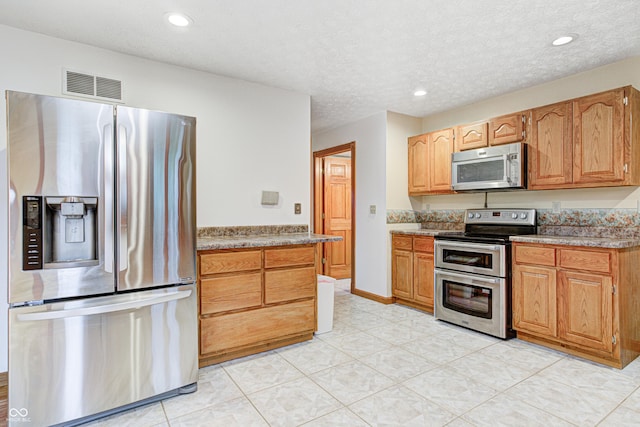 7333 State Road 42, Martinsville, IN 46151 - kitchen featuring stainless steel appliances, recessed lighting, and a textured ceiling