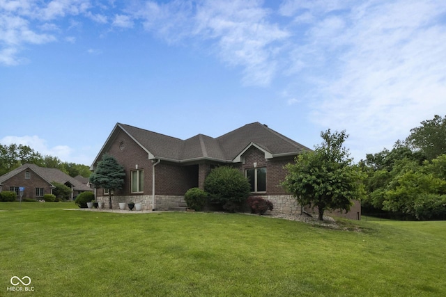 121 George Ct, Danville, IN 46122 - view of front of home featuring brick siding and a front lawn
