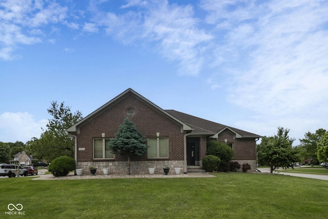 121 George Ct, Danville, IN 46122 - view of front of home featuring brick siding and a front lawn