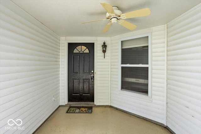 8446 S Paddleboat Ln, Pendleton, IN 46064 - entrance to property with ceiling fan