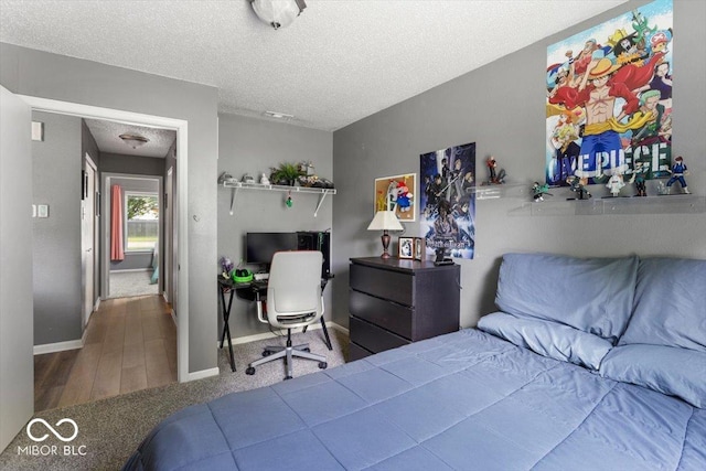8446 S Paddleboat Ln, Pendleton, IN 46064 - bedroom featuring baseboards, a textured ceiling, and carpet