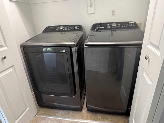 213 Golf Ct, Greenwood, IN 46143 - laundry area with washer and dryer
