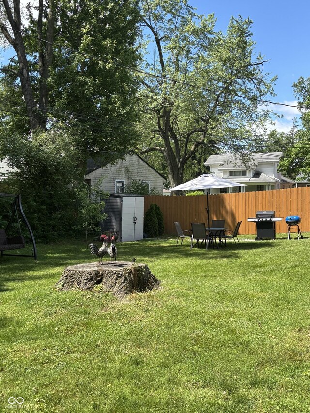 3031 W 18th St, Indianapolis, IN 46222 - view of yard