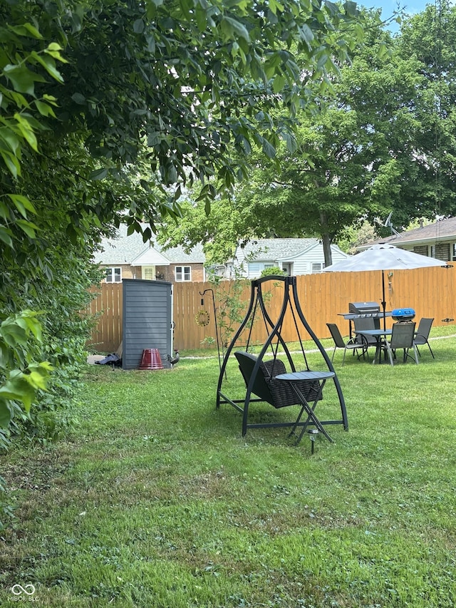 3031 W 18th St, Indianapolis, IN 46222 - view of yard