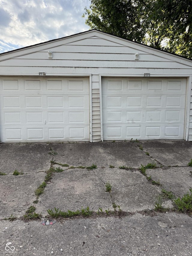 701 N Gladstone Ave, Indianapolis, IN 46201 - view of garage