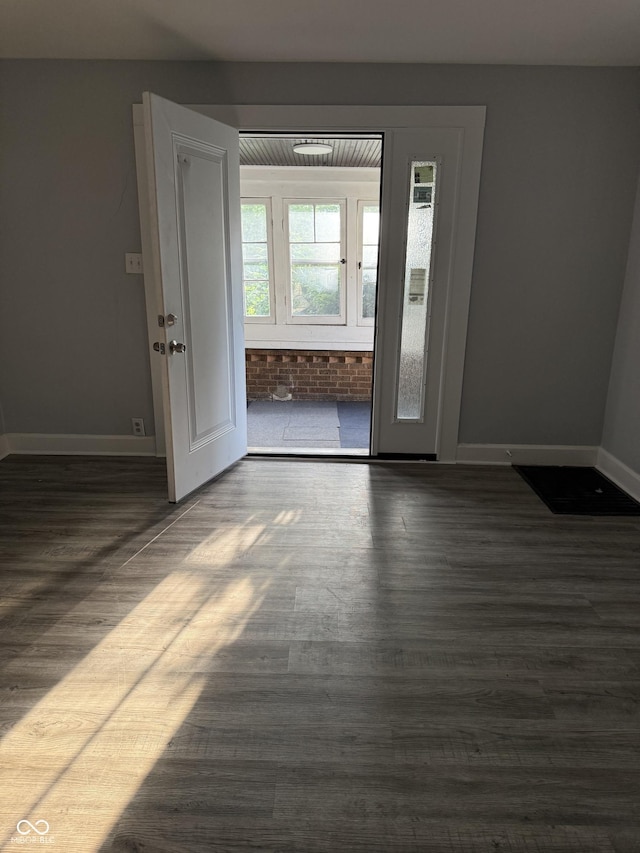 701 N Gladstone Ave, Indianapolis, IN 46201 - unfurnished room with baseboards and dark wood-style floors
