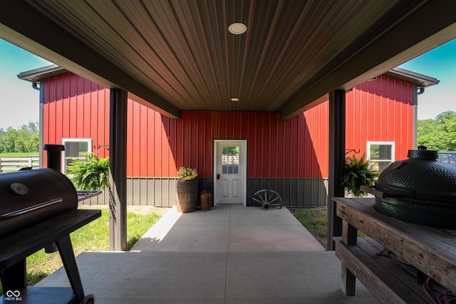 10104 E 850 S, Elizabethtown, IN 47232 - doorway to property featuring a patio
