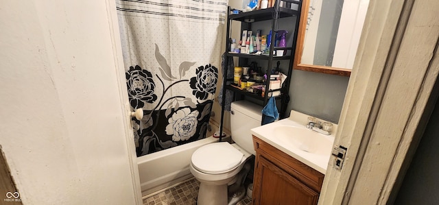 315 S Rural St, Indianapolis, IN 46201 - bathroom featuring toilet, vanity, and shower / bath combo with shower curtain