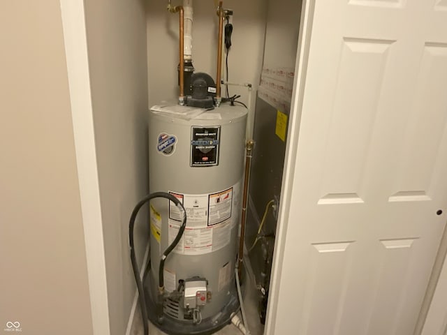 425 Bridgewater Ln S, Muncie, IN 47304 - utility room with gas water heater