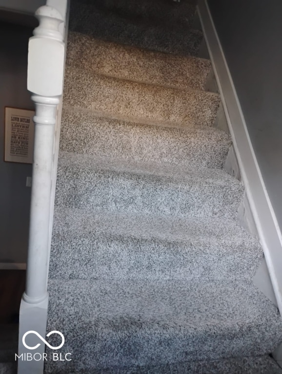 639 N Hamilton Ave, Indianapolis, IN 46201 - view of stairs