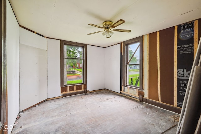 1514 W 2nd St, Marion, IN 46952 - empty room with ceiling fan