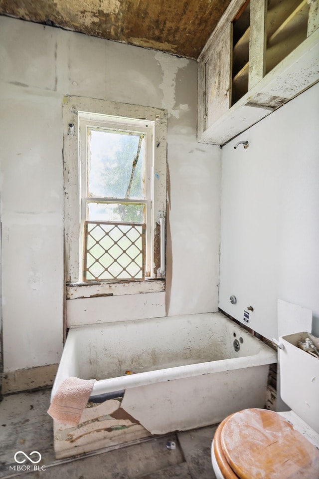 1514 W 2nd St, Marion, IN 46952 - full bathroom with a bath and toilet