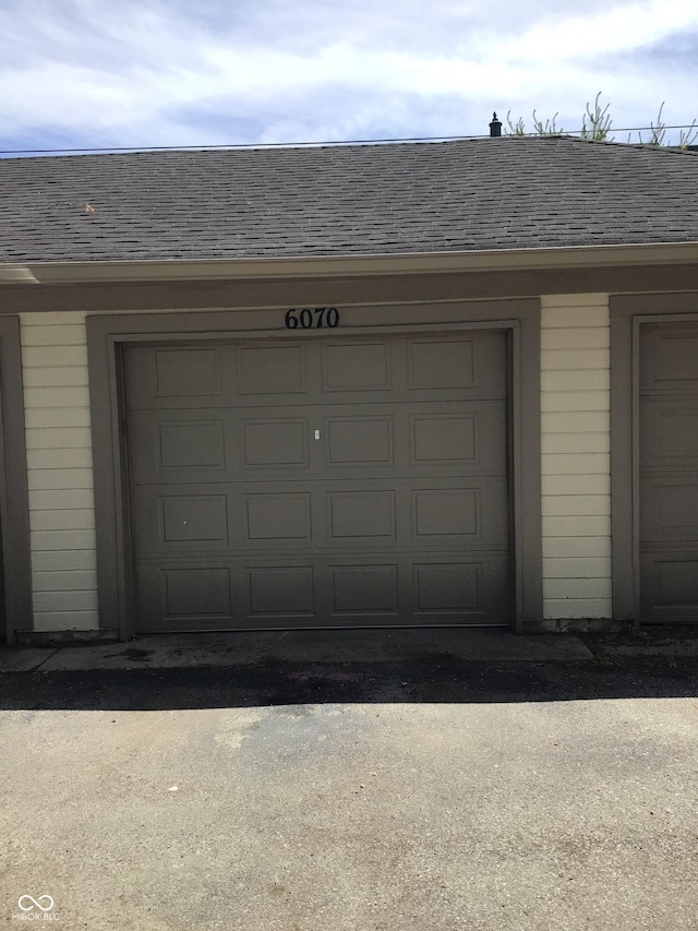 6070 Southbay Dr, Indianapolis, IN 46250 - view of garage