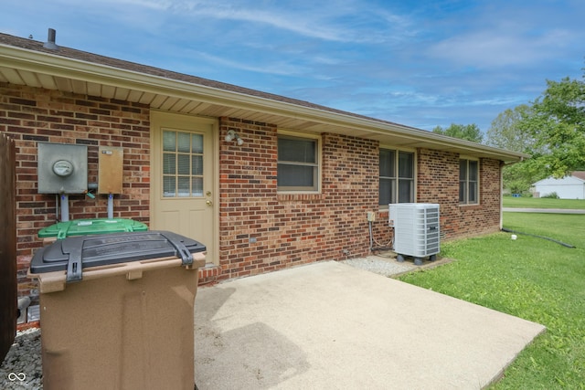 1367 Brookside Ct, Columbus, IN 47201 - view of patio with central AC unit