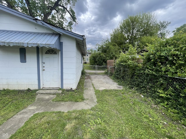 1021 W 37th St, Indianapolis, IN 46208 - view of yard