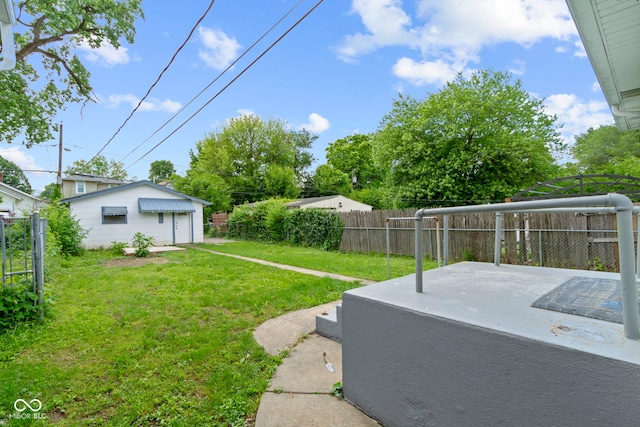1021 W 37th St, Indianapolis, IN 46208 - view of yard