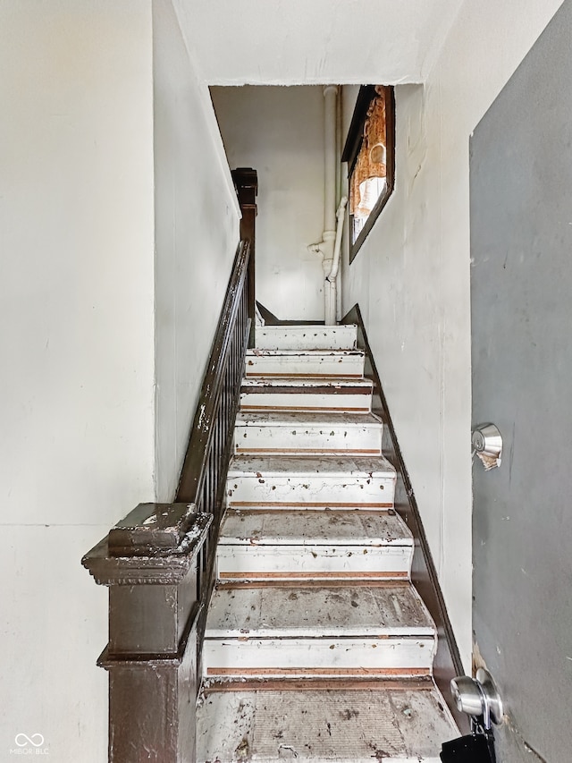 526 N Centennial St, Indianapolis, IN 46222 - view of stairs