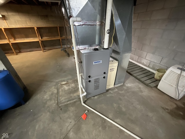 851 E Franklin St, Spencer, IN 47460 - view of utility room