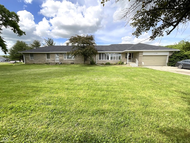 851 E Franklin St, Spencer, IN 47460 - ranch-style home with driveway, an attached garage, and a front yard