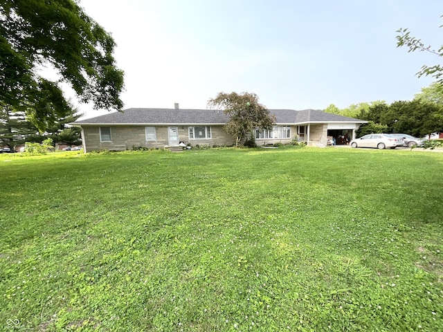 851 E Franklin St, Spencer, IN 47460 - single story home with a front yard and a chimney