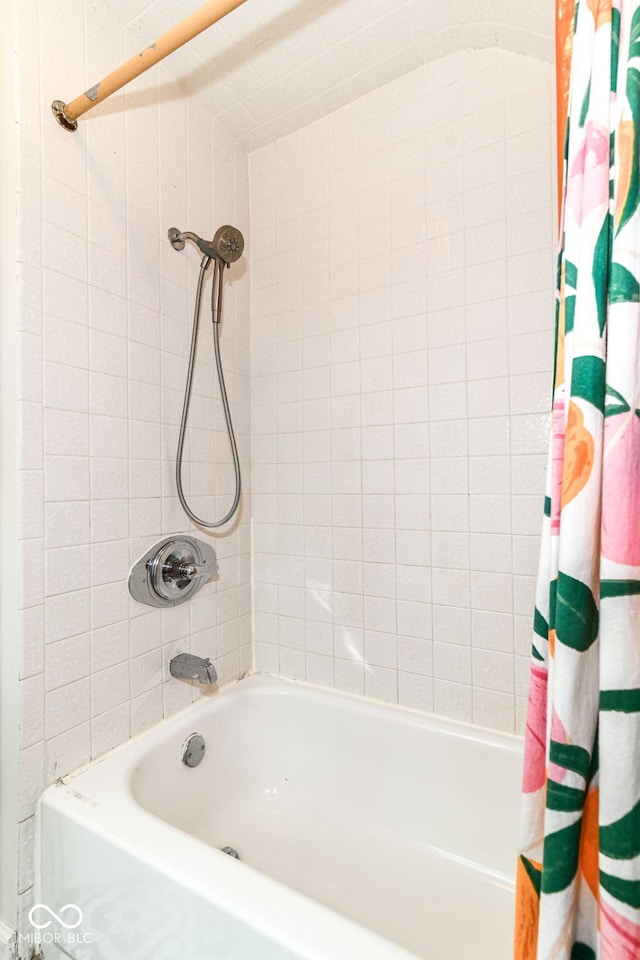 2526 Dell Zell Dr, Indianapolis, IN 46220 - bathroom with shower / bath combo