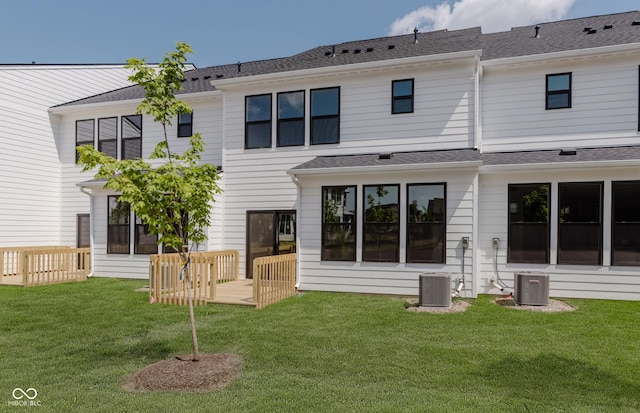 9741 Oleander Dr, Fishers, IN 46250 - back of property with a yard