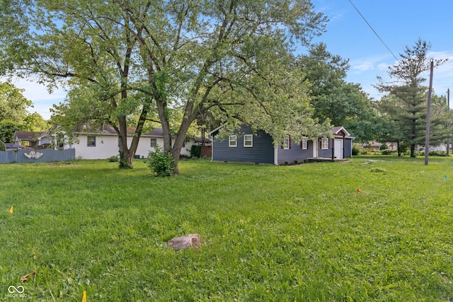 1002 Collier St, Indianapolis, IN 46241 - view of yard