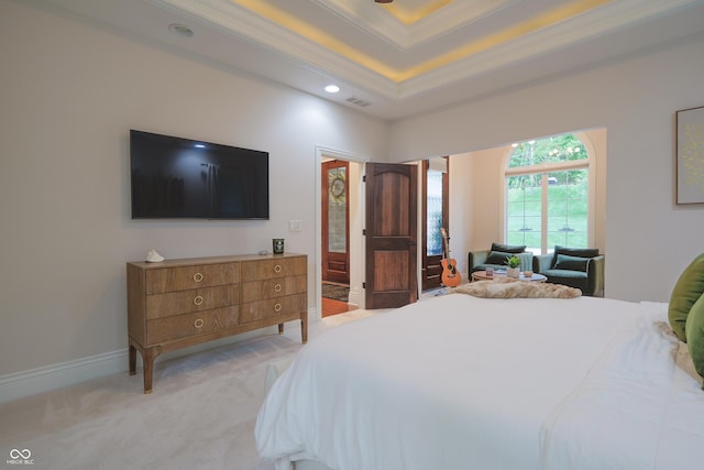 11911 W Grandview Dr, Columbus, IN 47201 - bedroom featuring ornamental molding, light carpet, recessed lighting, a tray ceiling, and baseboards
