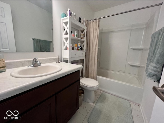808 Capricorn Dr, Franklin, IN 46131 - bathroom with vanity, toilet, and shower / tub combo
