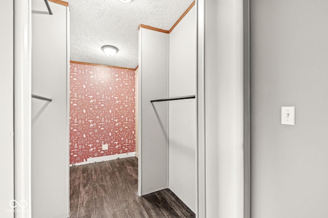 5428 S 525 W, Williamsport, IN 47993 - detailed view of wood finished floors, a textured ceiling, and baseboards