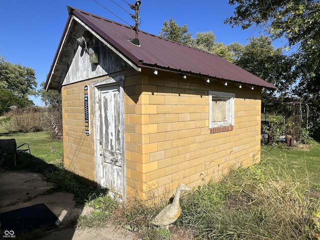 5855 S County Road 800 E, Coatesville, IN 46121 - view of side of property featuring metal roof, a lawn, and an outbuilding