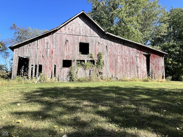 5855 S County Road 800 E, Coatesville, IN 46121 - view of barn featuring a yard