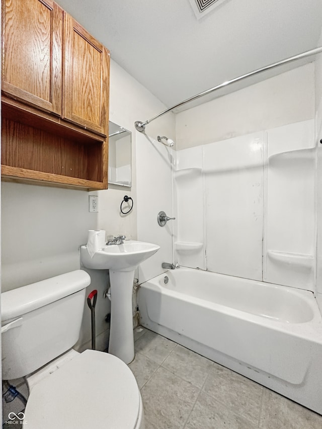 145 S 7th Ave, Beech Grove, IN 46107 - full bath with toilet and shower / bathtub combination