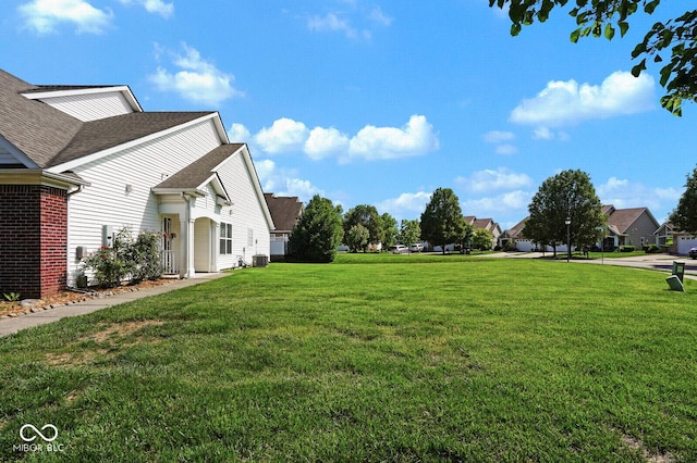 6105 Franklin Villas Way, Indianapolis, IN 46237 - view of green lawn with central air condition unit and a residential view