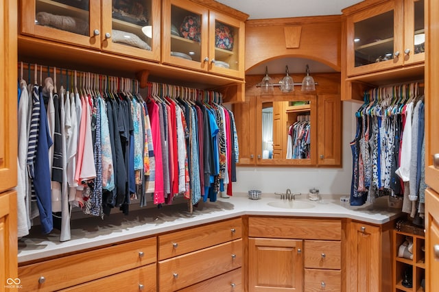 2411 N County Road 500 W, Muncie, IN 47304 - spacious closet featuring a sink