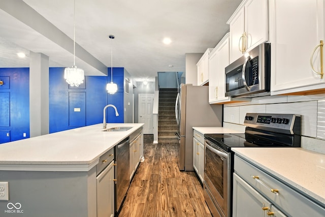 1454 Silver Pine Ln, Sheridan, IN 46069 - kitchen featuring stainless steel appliances, a sink, dark wood-type flooring, an island with sink, and backsplash